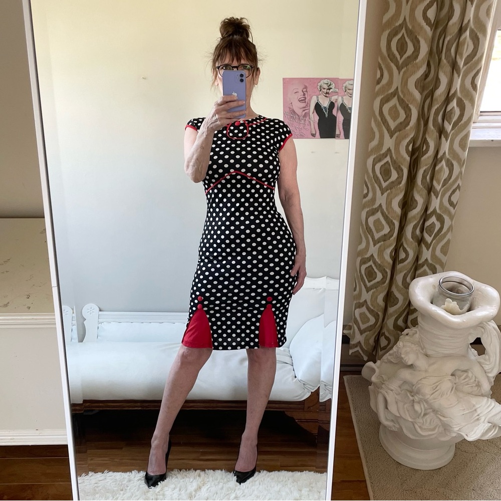 BLACK SLEEVELESS DRESS WHITE POLKA DOTS RED TRIM BUTTONS  PLEATS ZIPPER